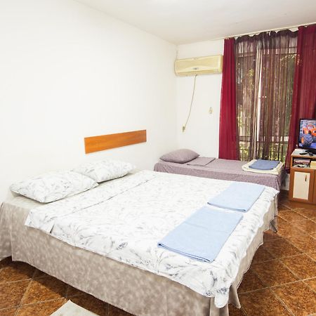 Center - Basic Flat - 10 Min To The Beach Lägenhet Burgas Exteriör bild