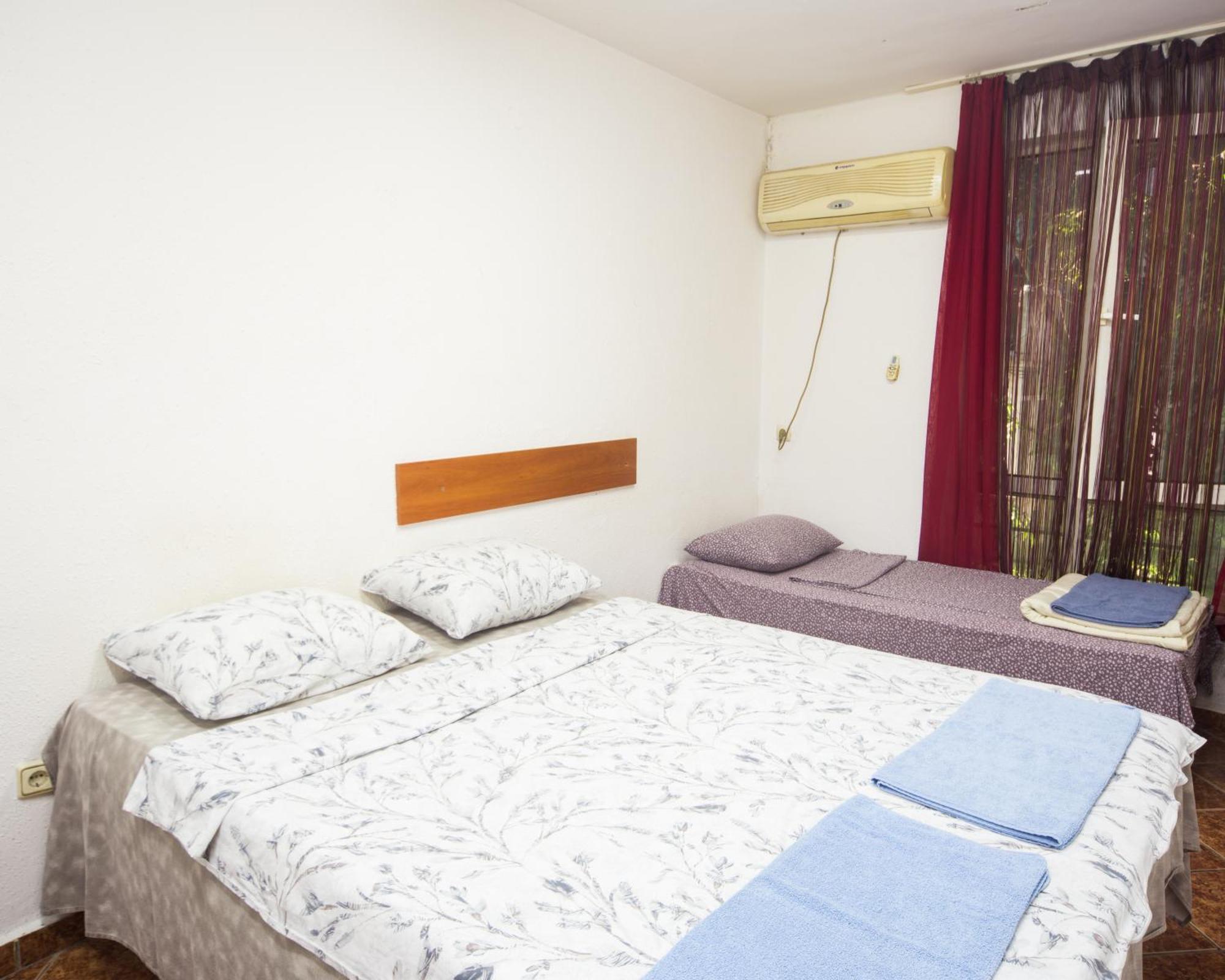 Center - Basic Flat - 10 Min To The Beach Lägenhet Burgas Exteriör bild