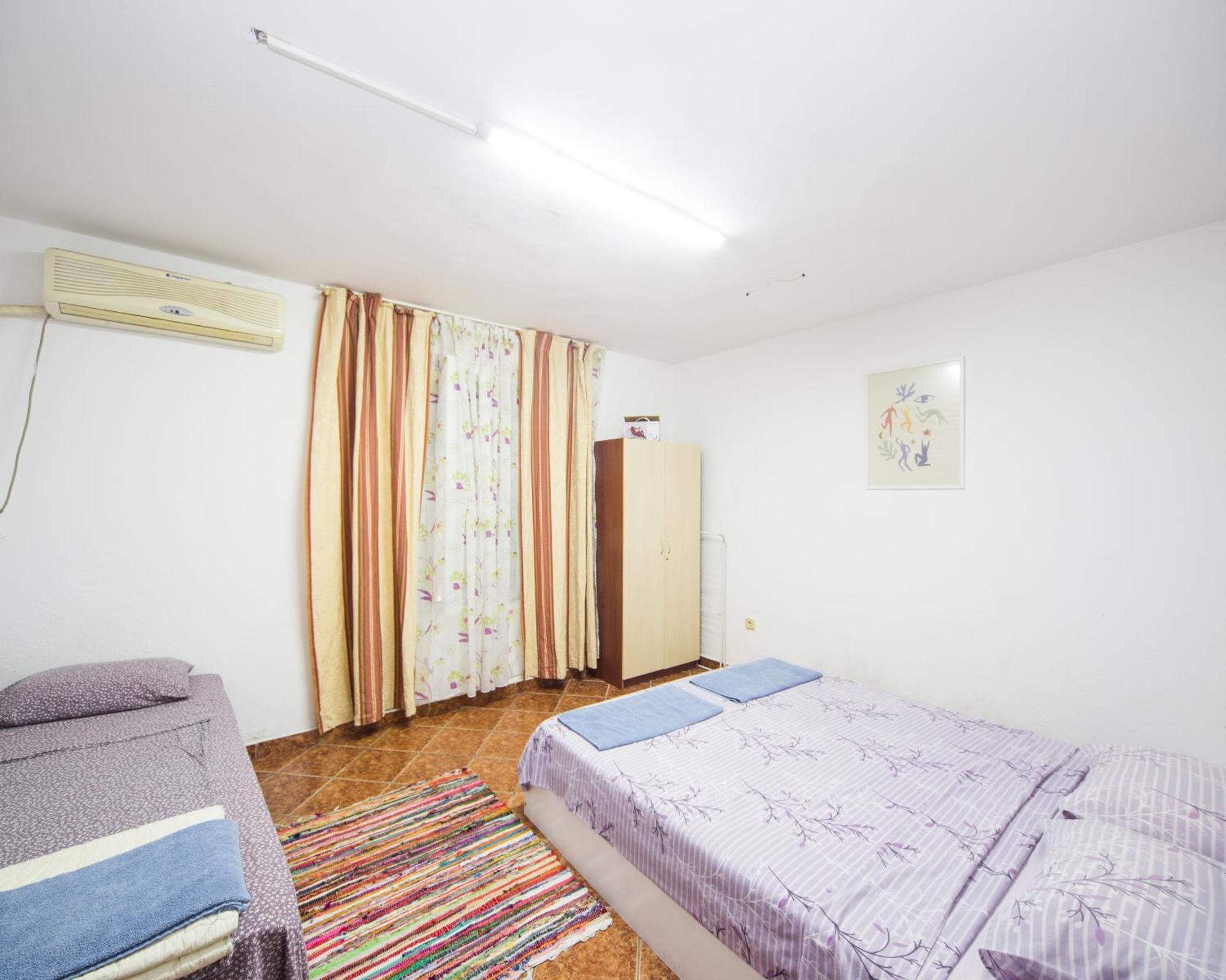 Center - Basic Flat - 10 Min To The Beach Lägenhet Burgas Exteriör bild