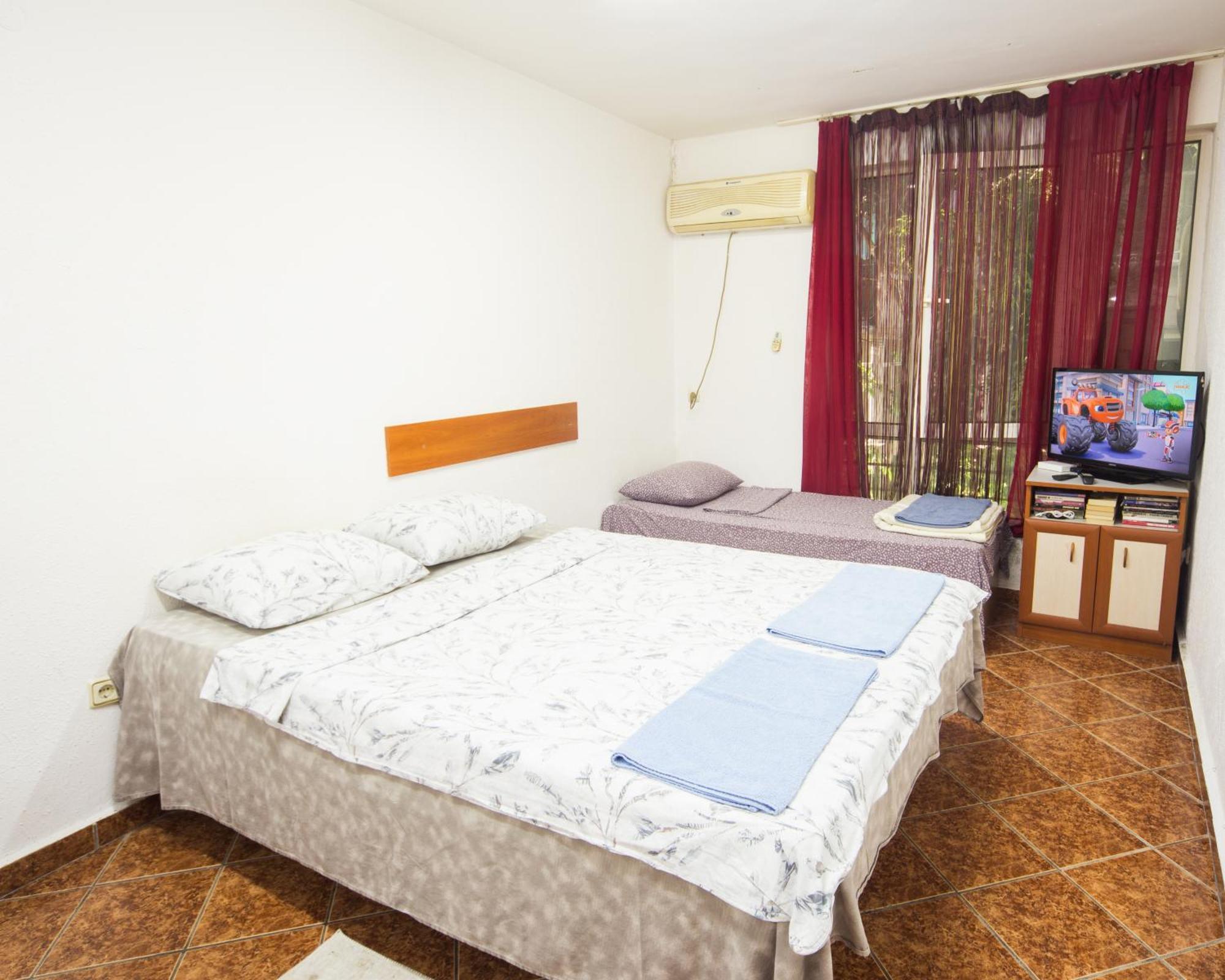 Center - Basic Flat - 10 Min To The Beach Lägenhet Burgas Exteriör bild